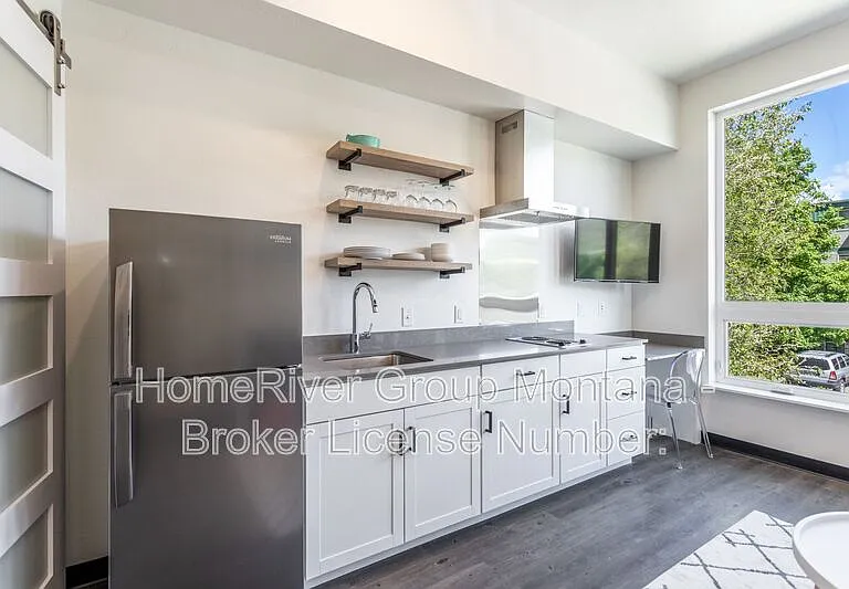 320 Clay St #305 — Photo 4