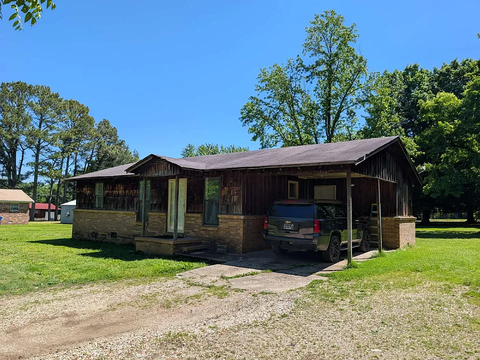 220 Travis Ln