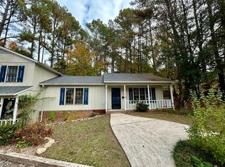 104 Chisholm Ct, Cary, NC 27511