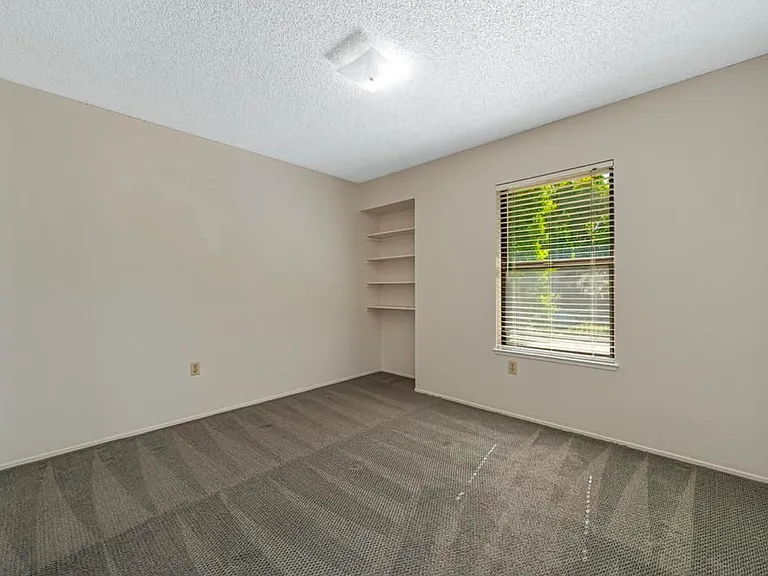1545 Wimbledon Dr — Photo 14
