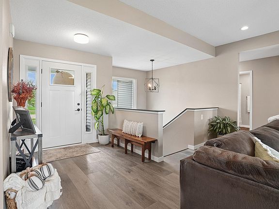 4th image of 1719 Waxwing Way