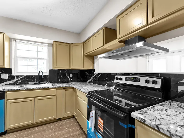 6211 Coachgate Dr — Photo 34