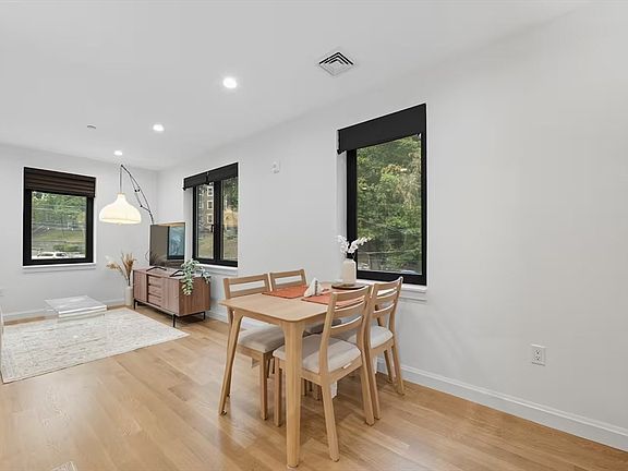 5th image of 1618 Beacon St APT 3
