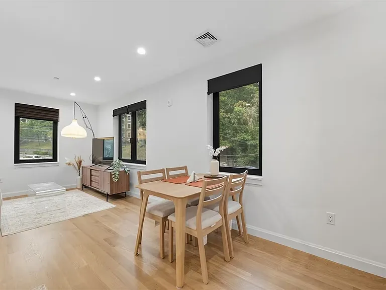 1618 Beacon St #3 — Photo 5