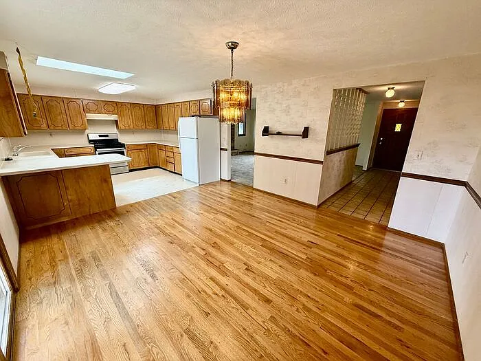 3 bed, 2.0 bath, 1556 sqft, $2,225 — Photo 1