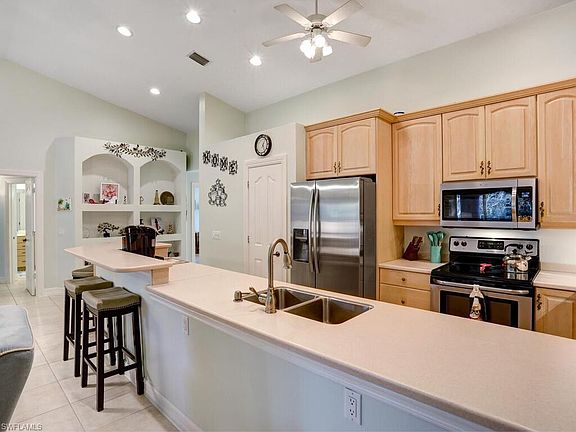 4th image of 1940 Periwinkle Way
