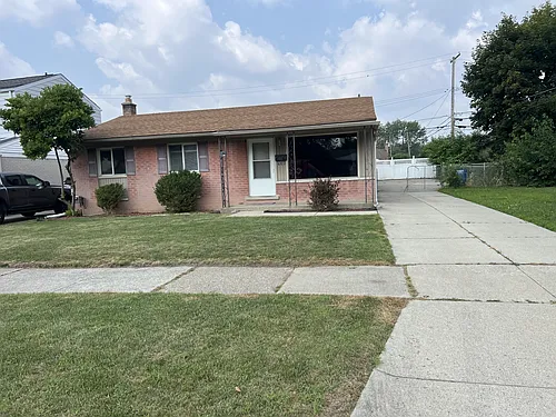 736 Forest St Photo 1