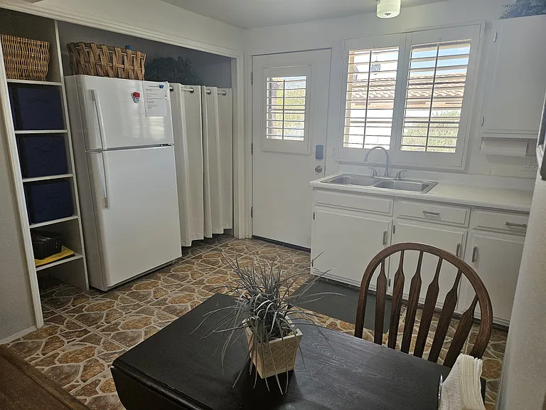 387 S Paseo Quinta #C — Photo 6