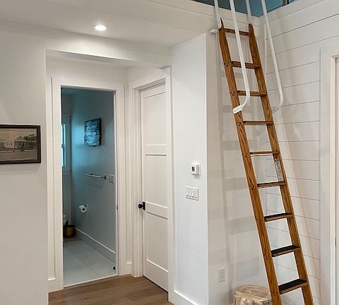 3rd image of 1102 Pearl St