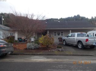 2540 Gardens Ave, Reedsport, OR 97467