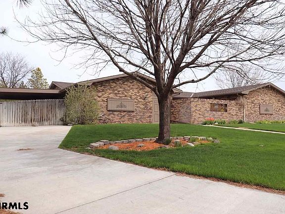 2nd image of 3136 Primrose Dr