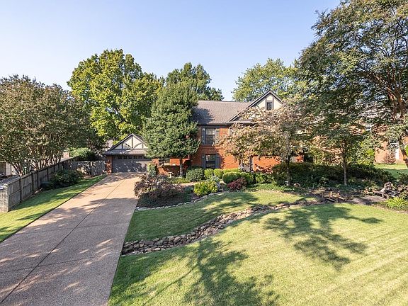 2nd image of 2831 Honey Tree Dr