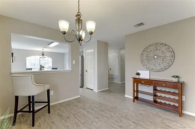 909 Whitley Dr — Photo 10