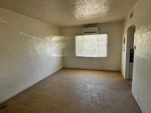1320 N Richey Blvd — Photo 2