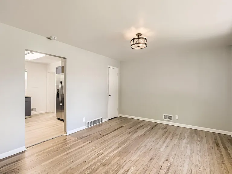 11303 Corona Dr — Photo 4