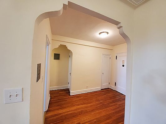 5th image of 1654 E 13th St APT 5G