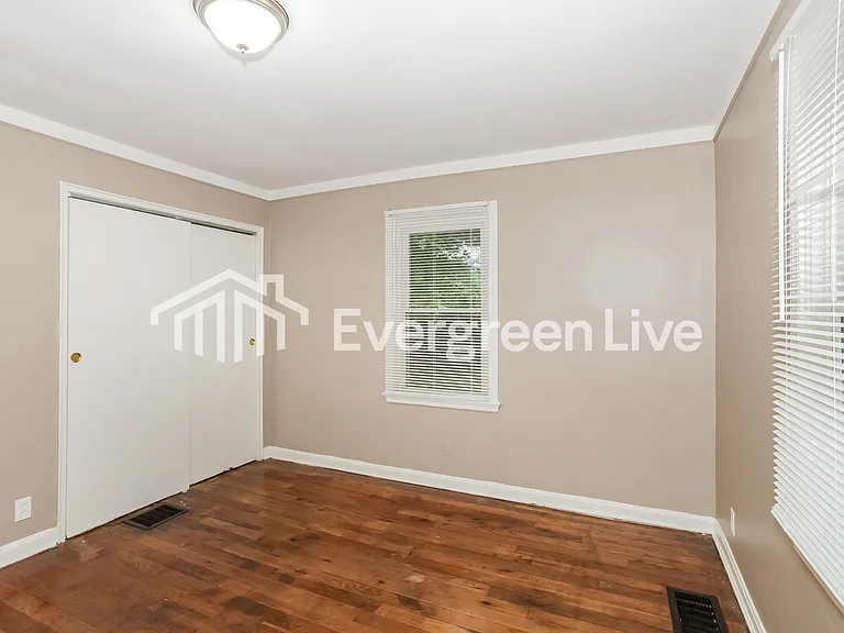 6923 Gloria Dr — Photo 10
