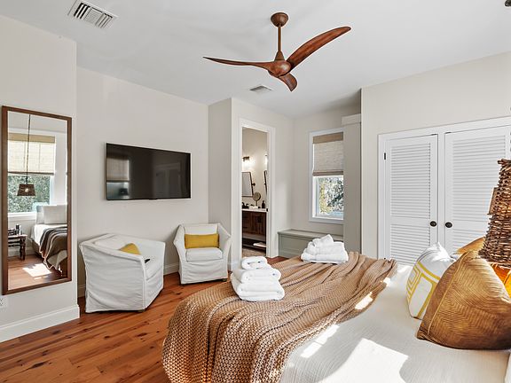 4th image of 1199 Washington Ave #B