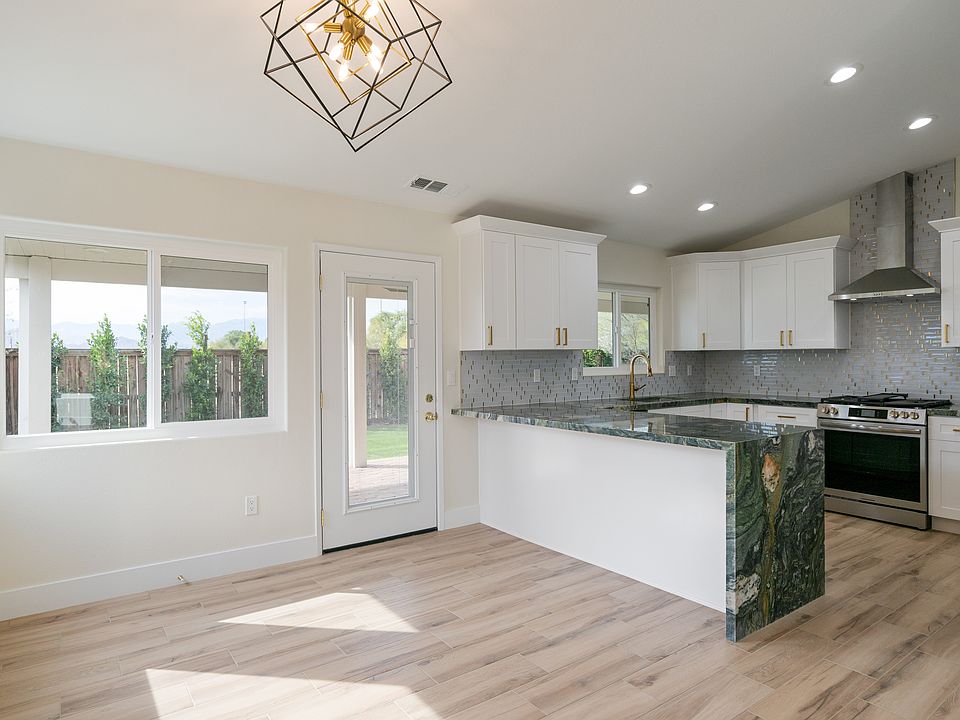 1st image of 48509 Calle Carmello #1