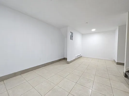 Rented by Kahana Real Estate LLC | media 22