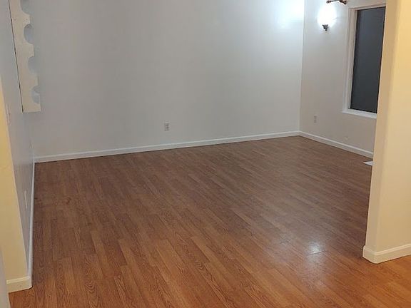 5th image of 633 N Sunrise Dr