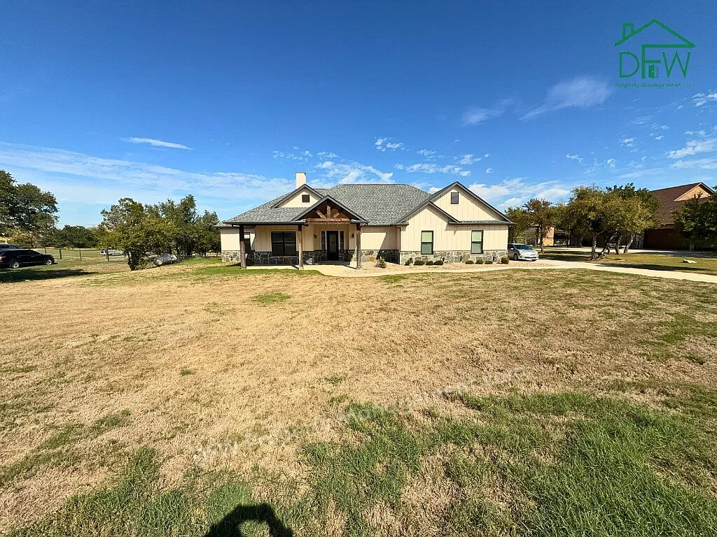 4 bed, 3.0 bath, 2410 sqft, $3,695 — Photo 2