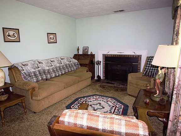 5th image of 271 Byers St