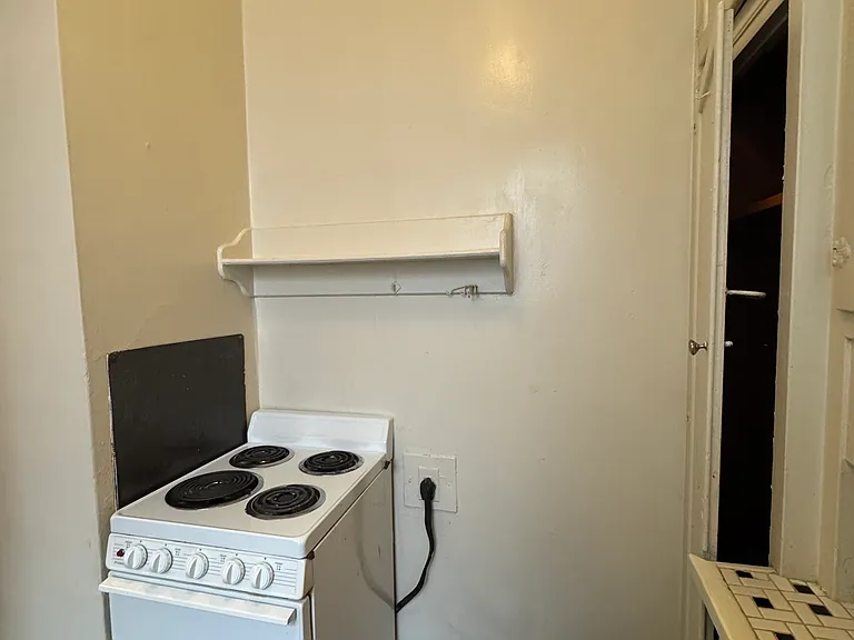 1690 Bay St #101 — Photo 9
