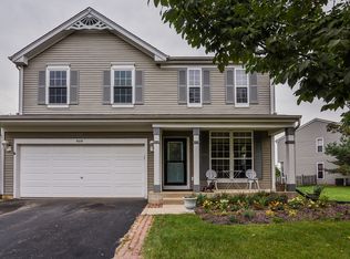 909 Honeysuckle Ln, Aurora, IL 60506