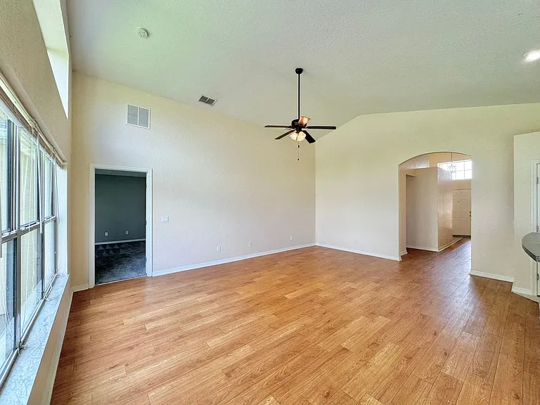 2726 Rochelle Dr — Photo 11