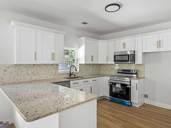 4th image of 11 Butler St SW