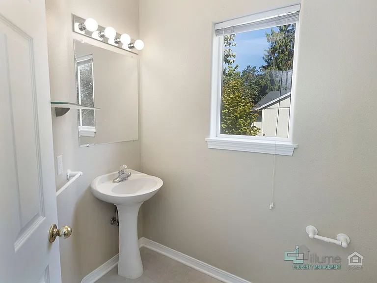 20630 Willamette Dr — Photo 15