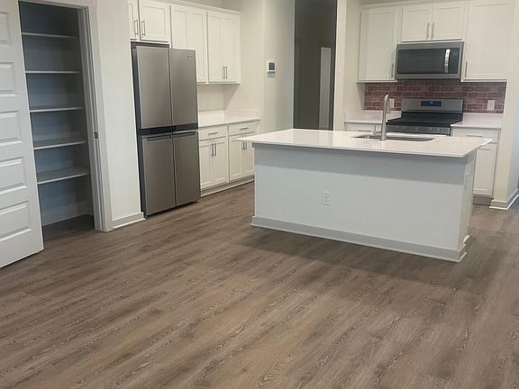 4th image of 306 Fremont Dr #344
