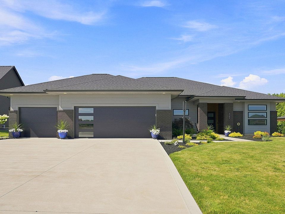 1st image of 2104 Golfview Dr