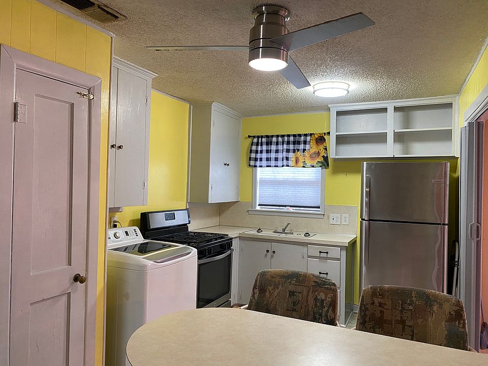 1st image of 2925 Featherston Ave