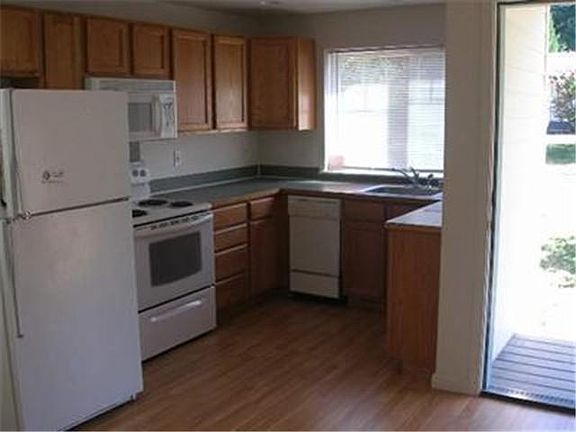 3rd image of 228 W Wyandotte Ave
