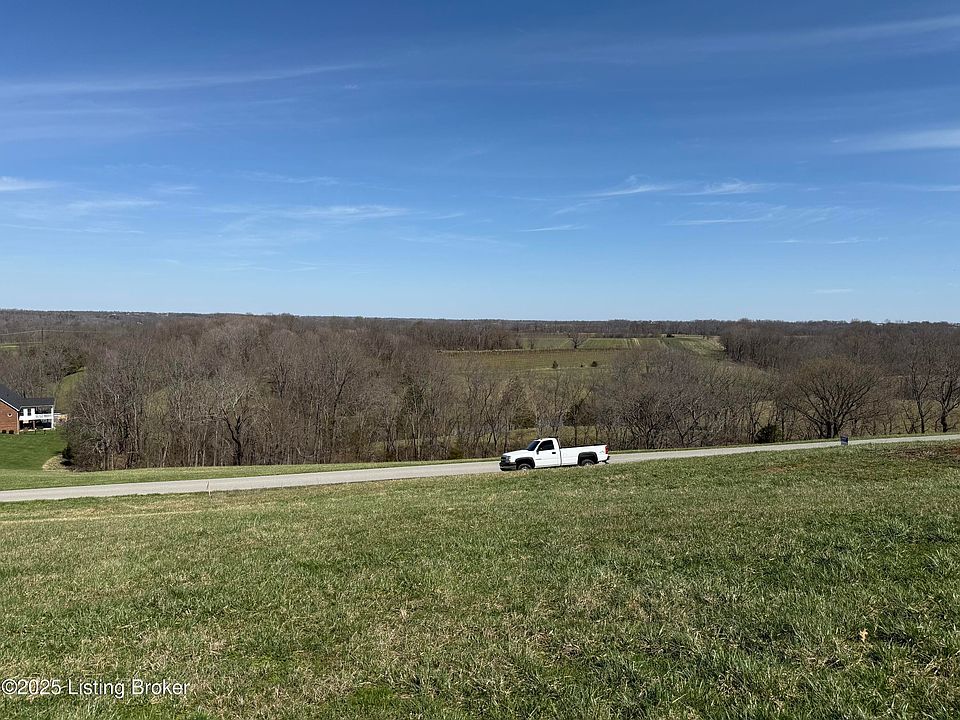 2nd image of 4 Tucker Ln