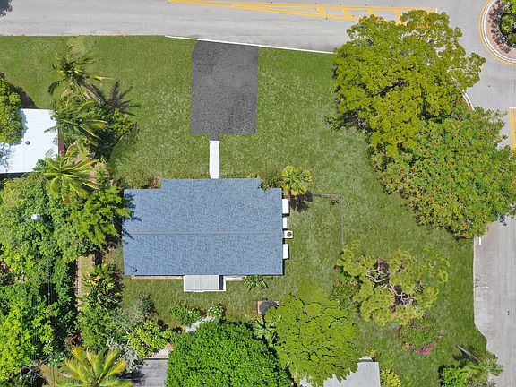 3rd image of 611 SW 7TH Street