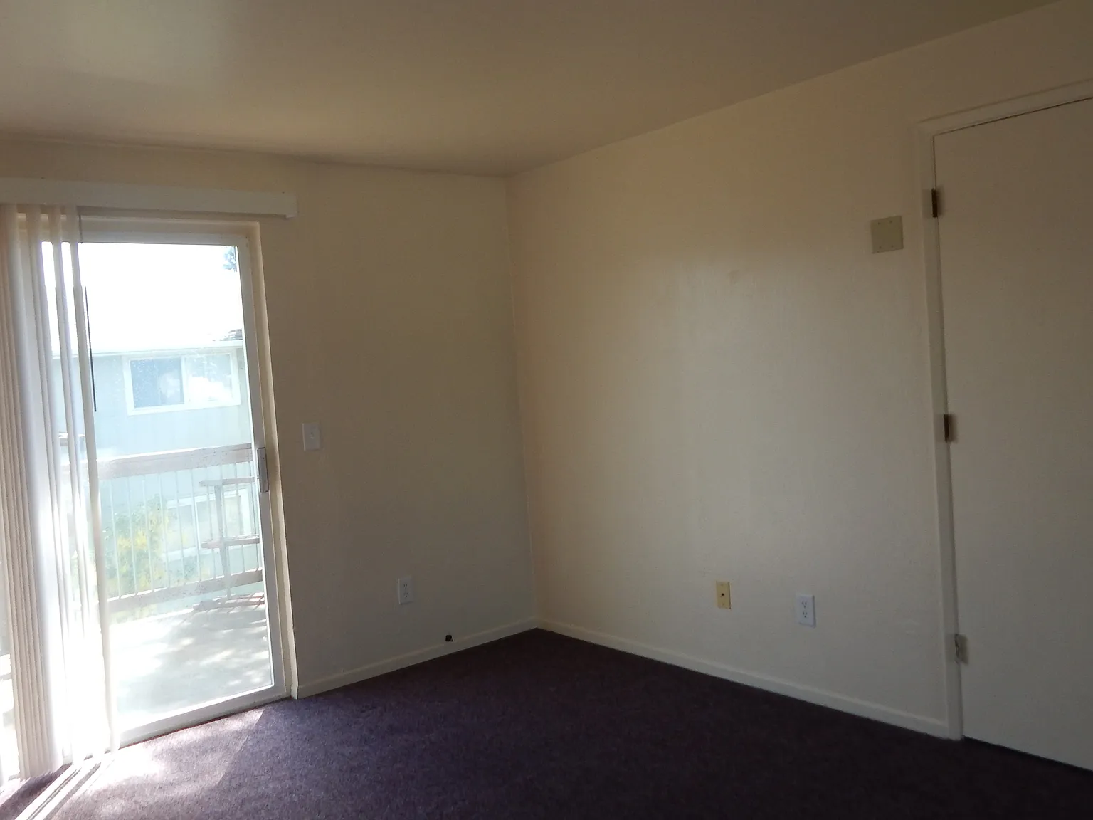 2 bed, $925 — Photo 1