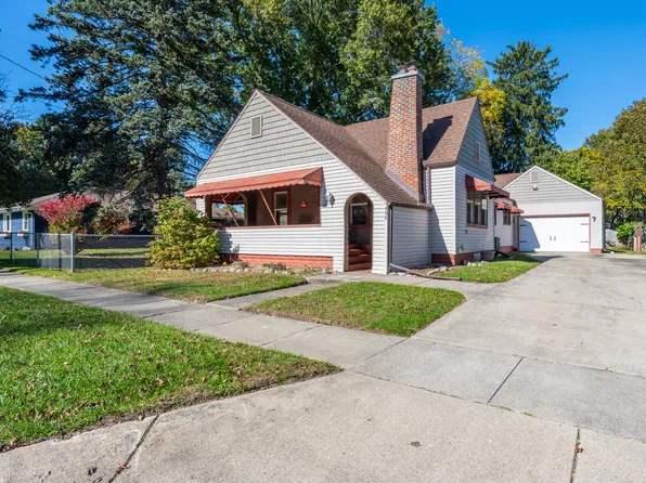 406 W 3rd St, Buchanan, MI 49107