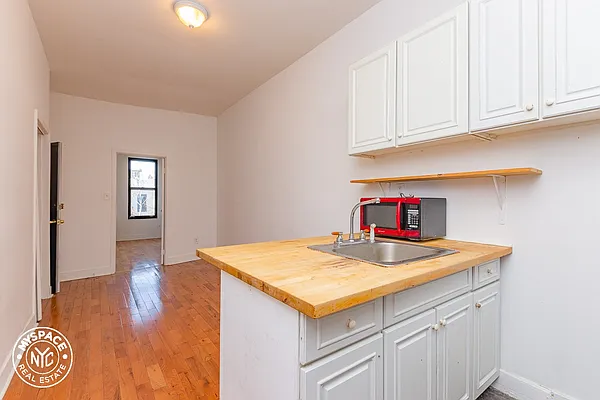 Rented by MySpaceNYC | media 26