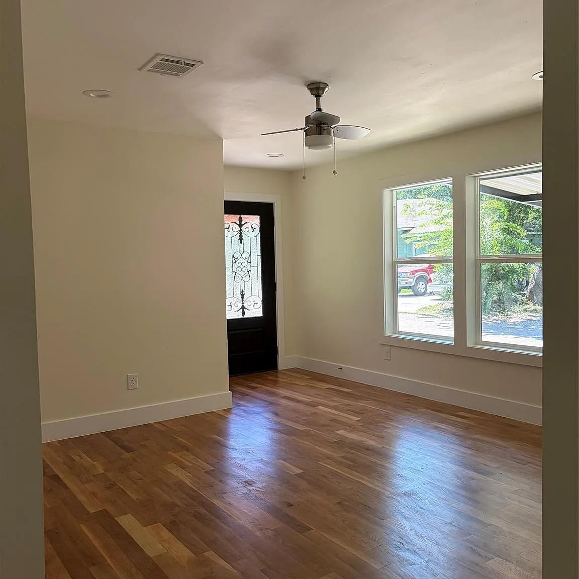 1 bed, 1.0 bath, $1,400 — Photo 2