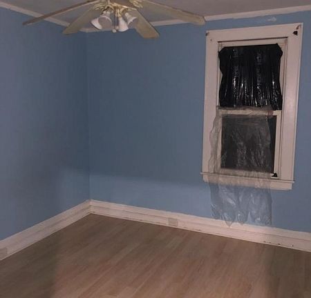 4th image of 147 Leslie St