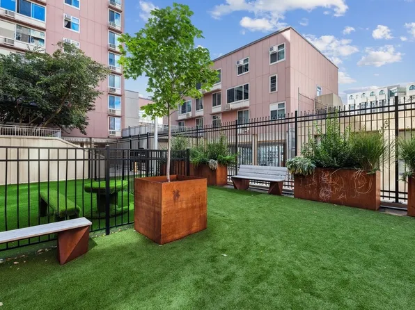 555 Main Street image 11 of 17