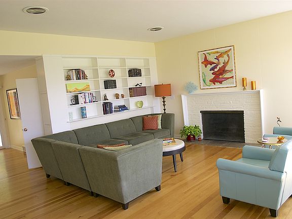 2nd image of 1321 N Arbor Ter