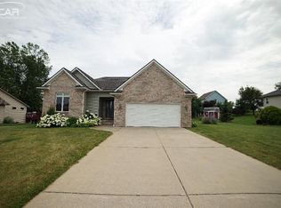 2515 Golfview Cir, Fenton, MI 48430
