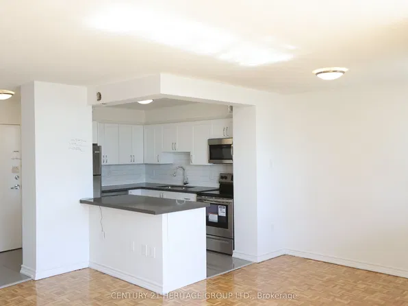 41 Garfella Dr #702, Toronto, ON M9V 2G3