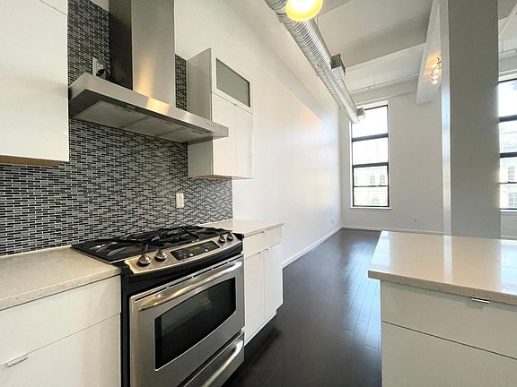 2nd image of 726 Market St Unit 402