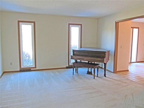 4th image of 7624 White Oak Dr