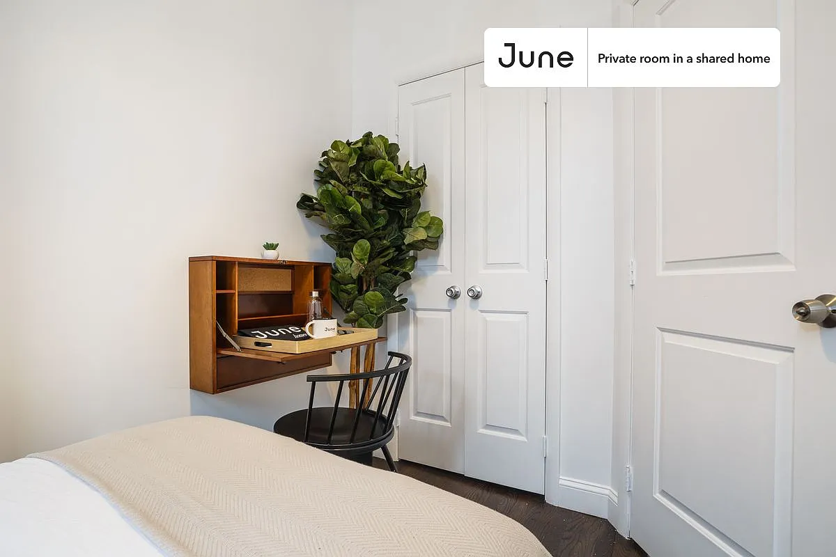 Twin bedroom in 3 bed/1 bath home in Prospect Heights #169 3D — Photo 1